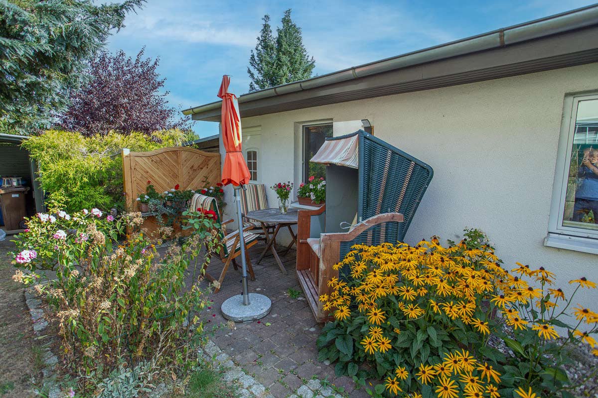 Terrasse vor der Ferienhaushälfte